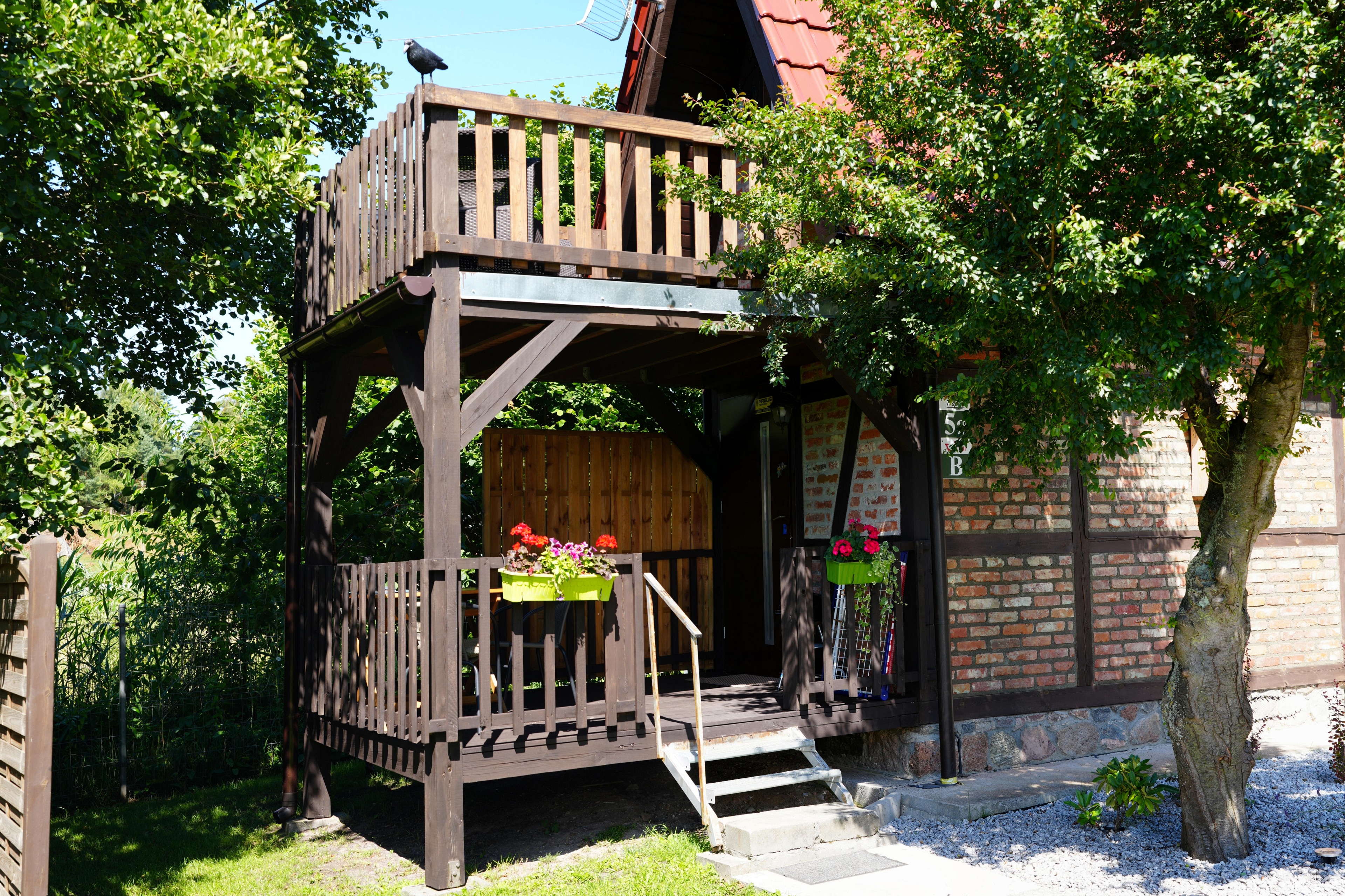 Pensjonat " TRAPER" nad jeziorem Kołczewo . Wyspa WOLIN